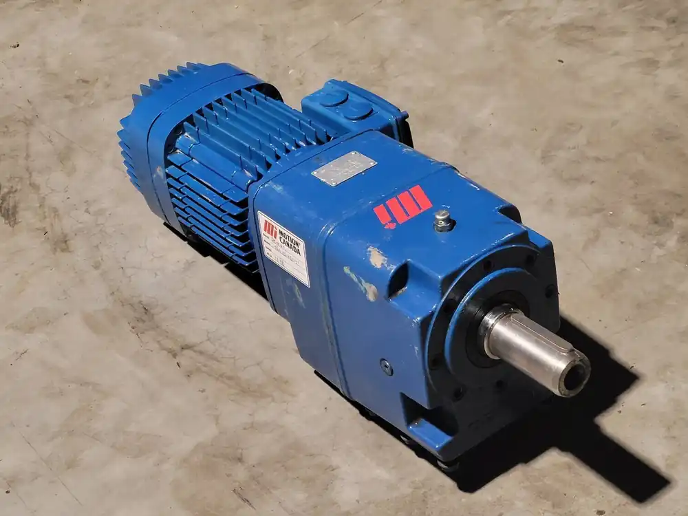 1.55hp, 330/575V, 1635rpm, 3-Ph, Electric Motor KBA80A4 w/ Gear Reducer