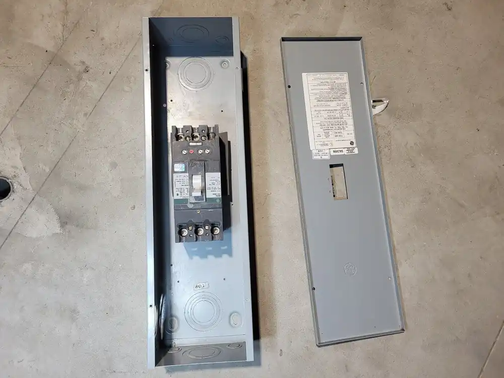 Circuit Breaker Enclosure TF225F, W/ 225A Breaker TFJ236225WL