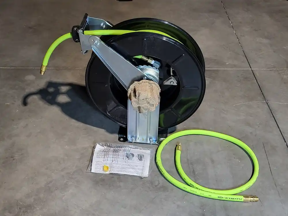 1/2" x 50‘ Retractable Dual Arm Air Hose Reel L8741FZ