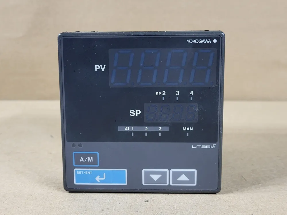 Digital Indicating Controller UT351