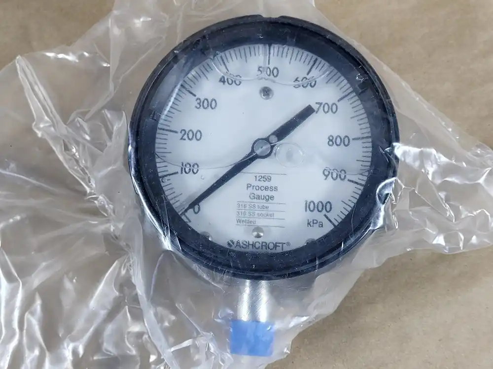 4.5", 1000kPa, Oil Filled Pressure Gauge 1259