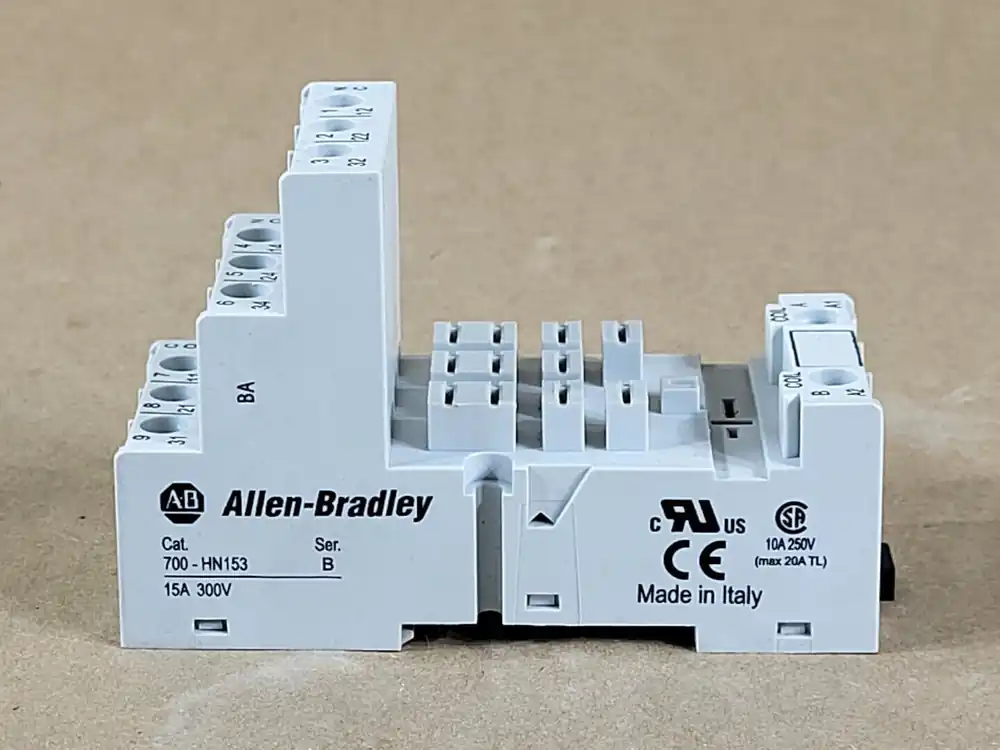 Relay Socket 700-HN153, 15A, 300V, 11 Blade (Box of 10)