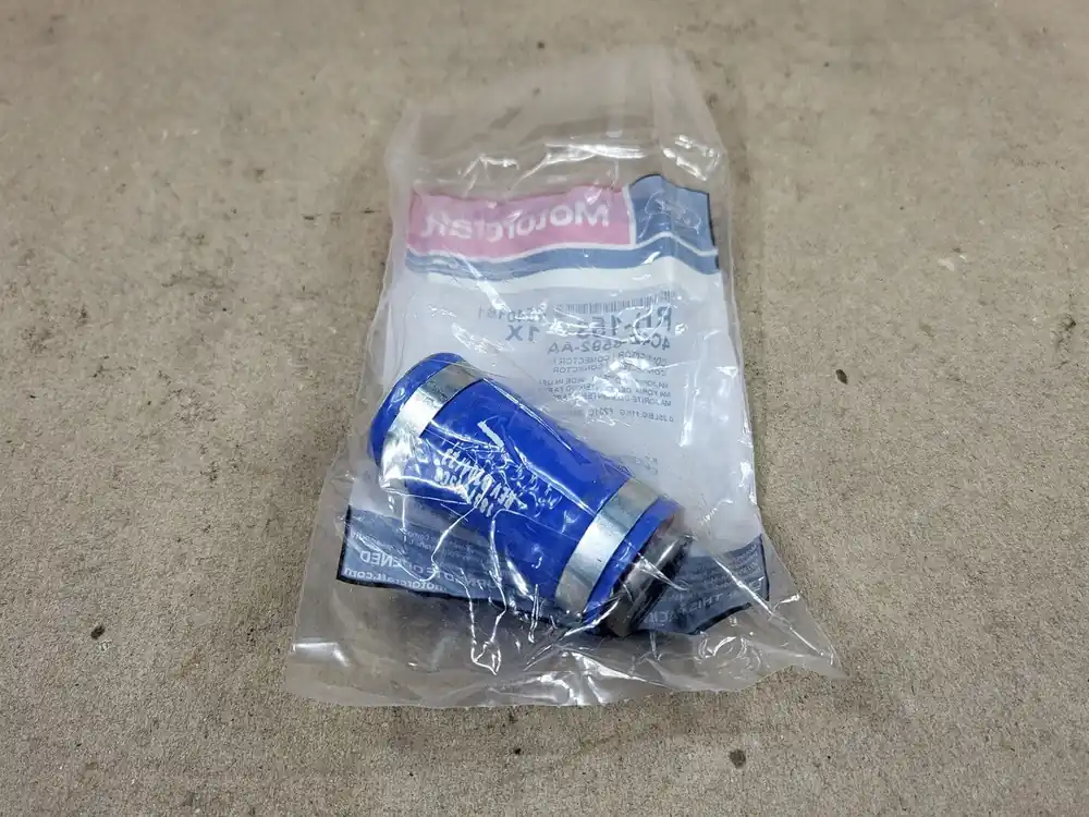 Coolant Hose Tube Outlet Conector 4C4Z-8592-AA RH-153