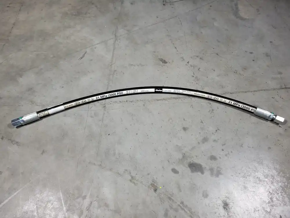 1/2"ID x 28" Long 3000psi Hydraulic Hose R9242071