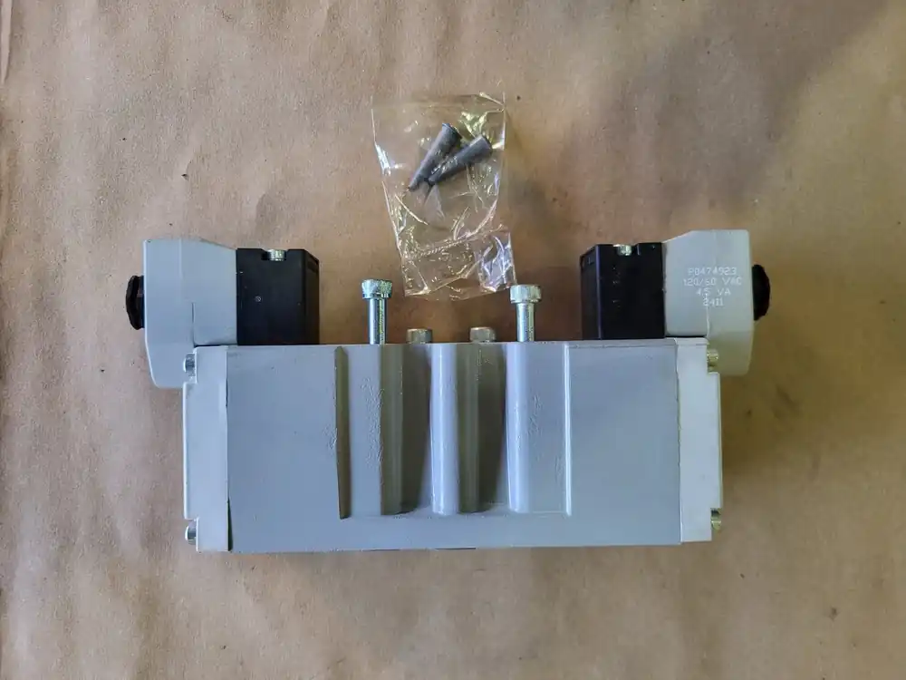 2-Position Solenoid Valve H22VXBH023C, 4-Way, 3/8" NPT