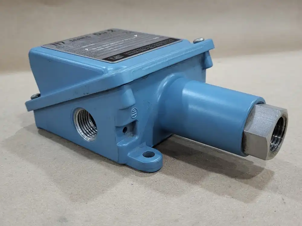 80-1700 psi Pressure and Temperature Switch H117-194