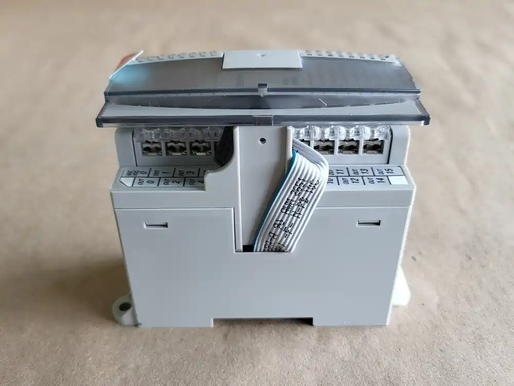 0.18 Amp, 24 VDC, 15-Pins Relay Output Module 1762-OW16