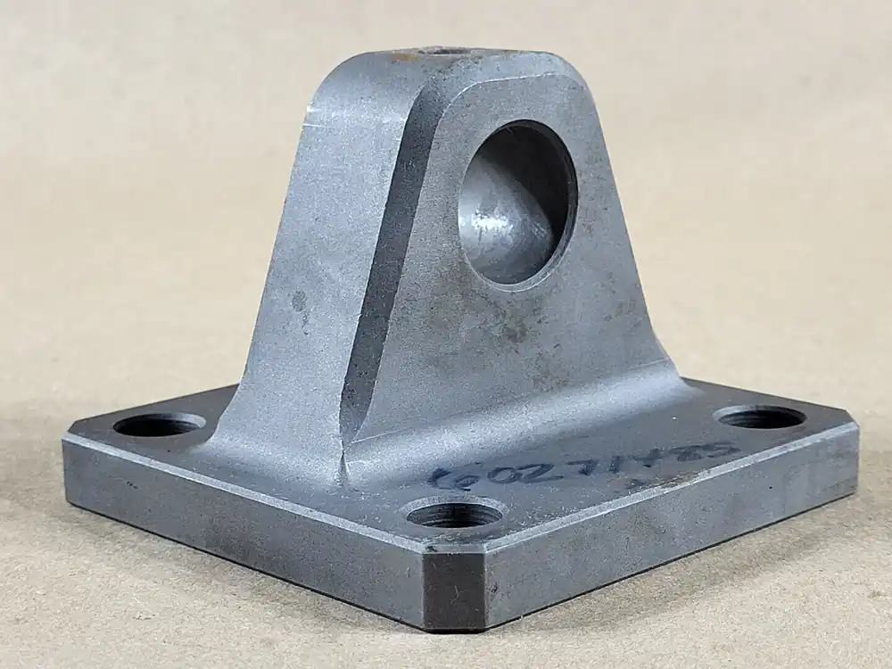 Pivot Cylinder Mount 1‘‘ pin 121-045-001010