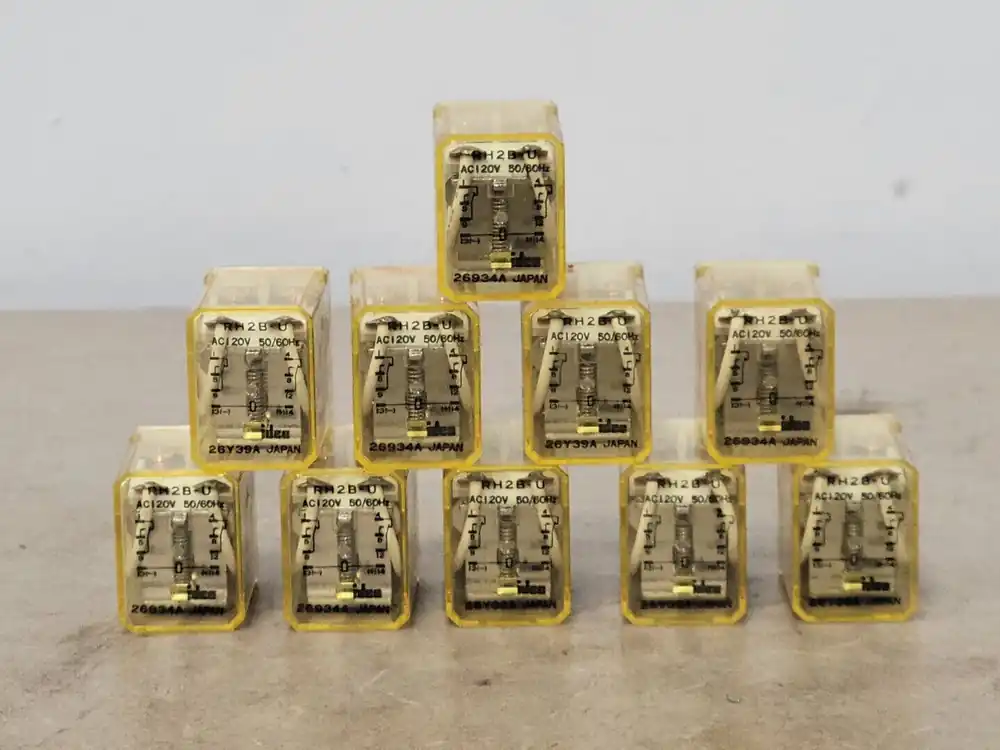 10 Amp, 30 VDC, 8-Pins Plug-In Relay RH2B-U (Lot of 10)