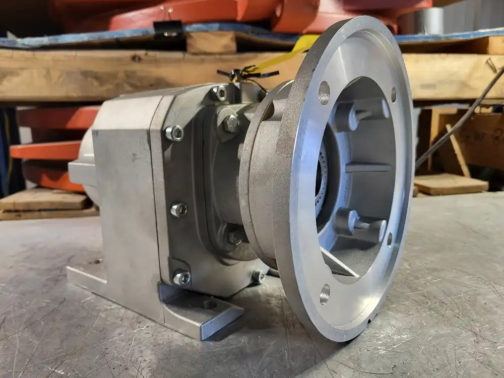 Scrap - 6.3 1 Ratio In-Line Helical Gear Reducer SK572.1-N180TC