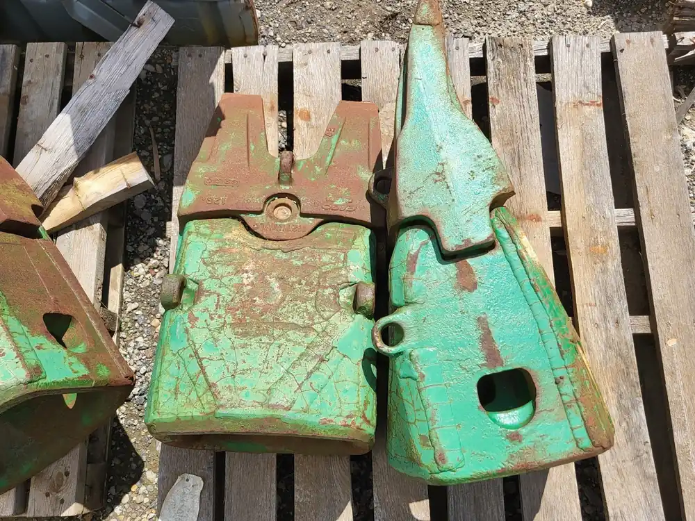 Bucket Tooth w/ Adapter 112TKTVLC