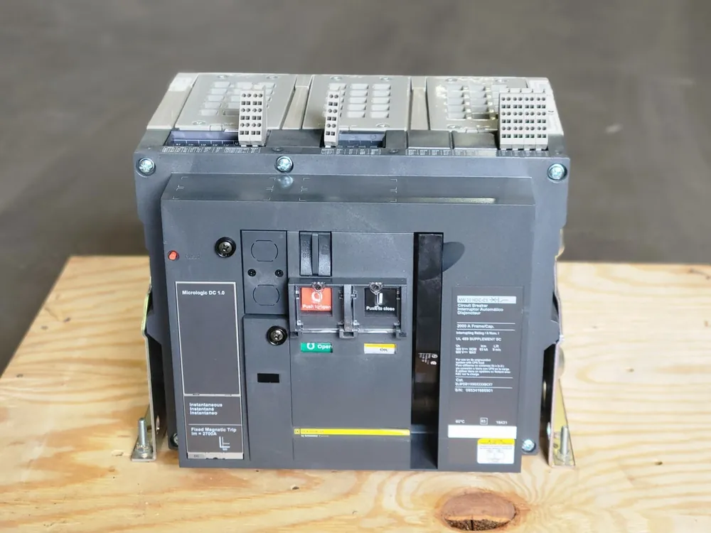 Masterpact 2000 Amp, 3 Pole, 600 volts Circuit Breaker NW20HDC w/ Trip