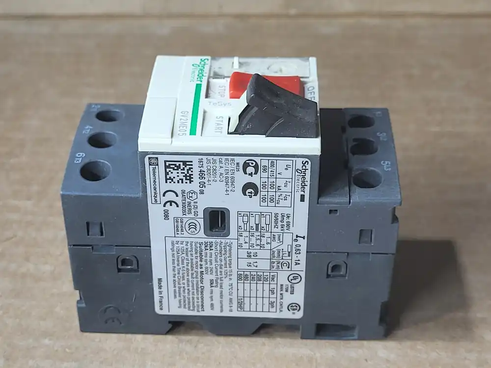0.63-1 Amp, 3 Pole, 690 volts Circuit Breaker GV2ME05