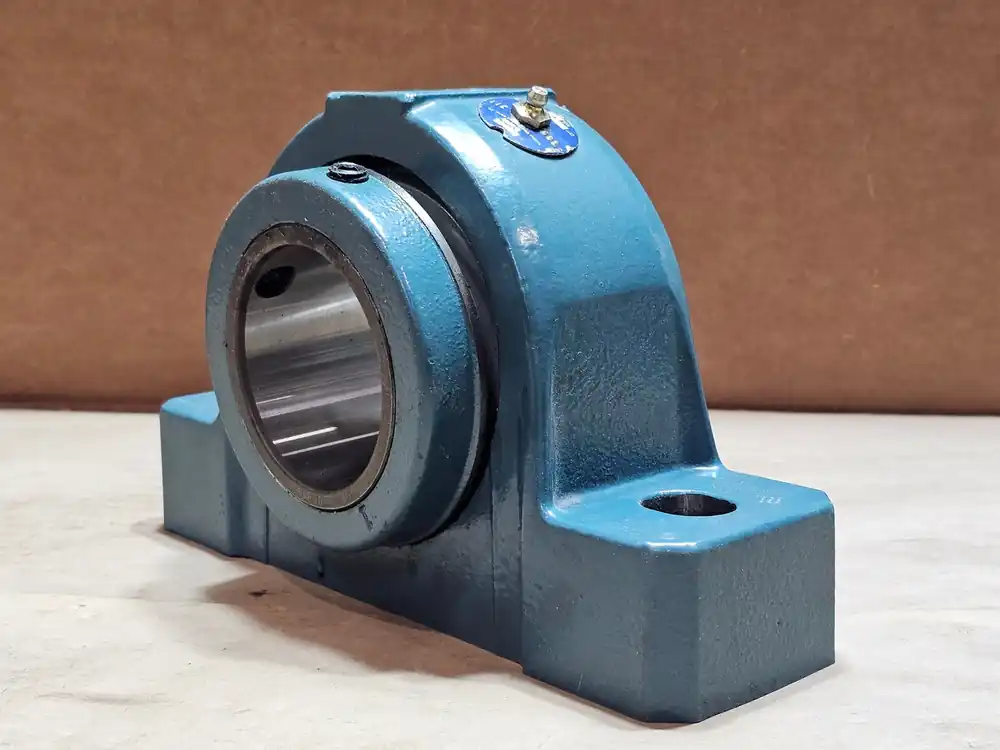 2-5/16" Pillow Block Roller Bearing Unit P2B-S2-215LE