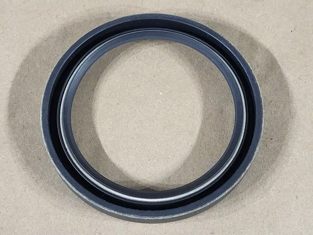 JM Clipper Oil Seal 16744-H1L5, 3.5in. Shaft x 4.5in. Bore x 0.5in. Seal Length