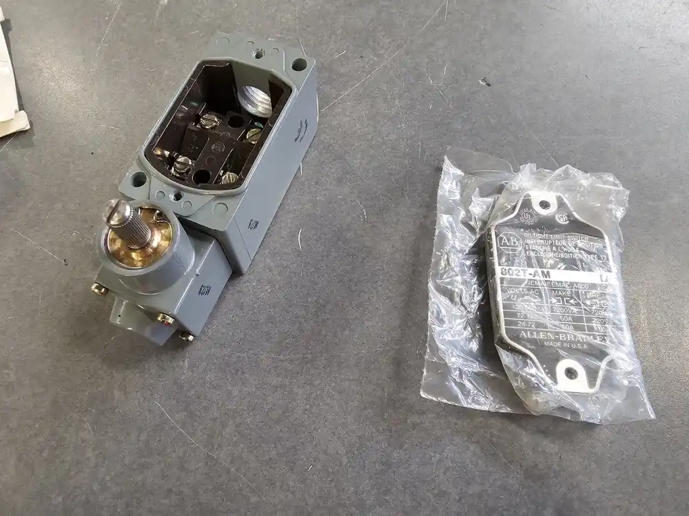 Oiltight Limit Switch NEMA A600, 10A, 600VAC 802T-AM