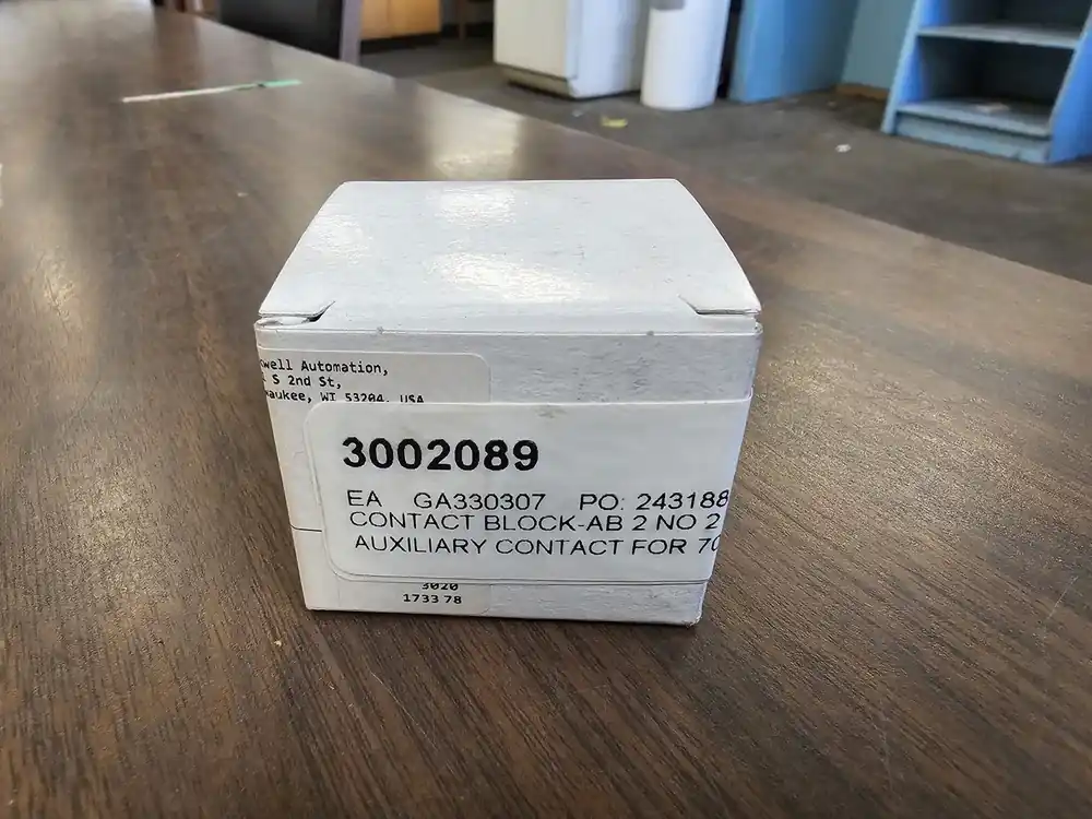 10 Amp, 4 Pole, 2NO+2NC, 690 VDC Auxiliary Contact 100-FA22
