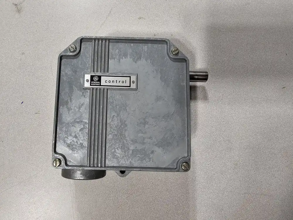 Geared Rotary Limit Switch CR115E424101