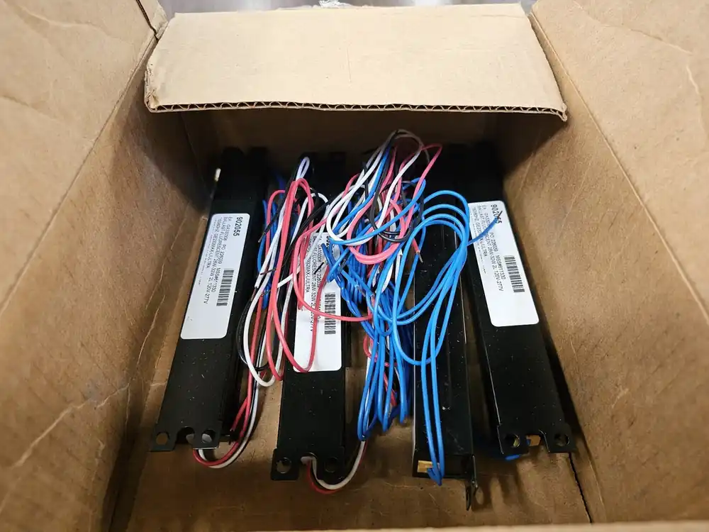 120V-277V ULTRA 2 Lamp T8 Fluorescent Ballast GE232MAXP-L