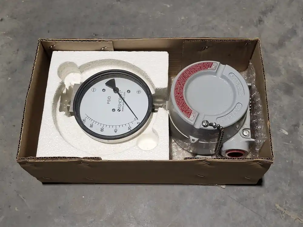 100 PSI Pressure Gauge 45-1131SD-25L-XEKV6-100PSI w/ Junction Box