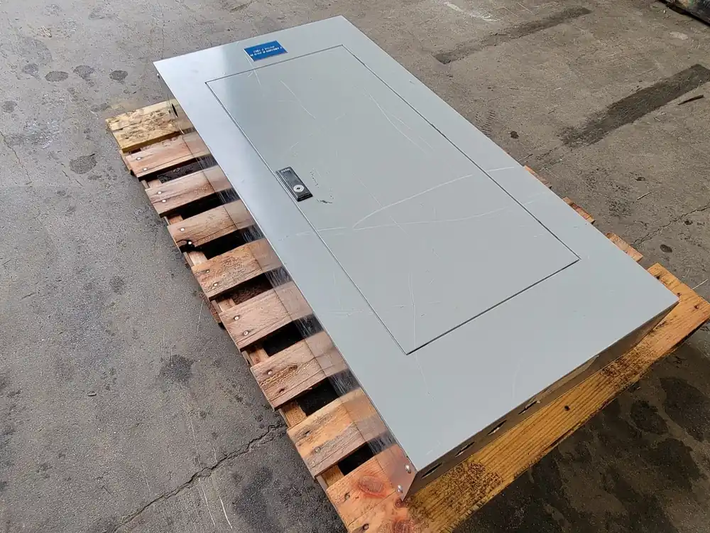 YS20C42 Power-R-Line Panelboard 225A, 120/208V, 42-Circuit Power Distribution
