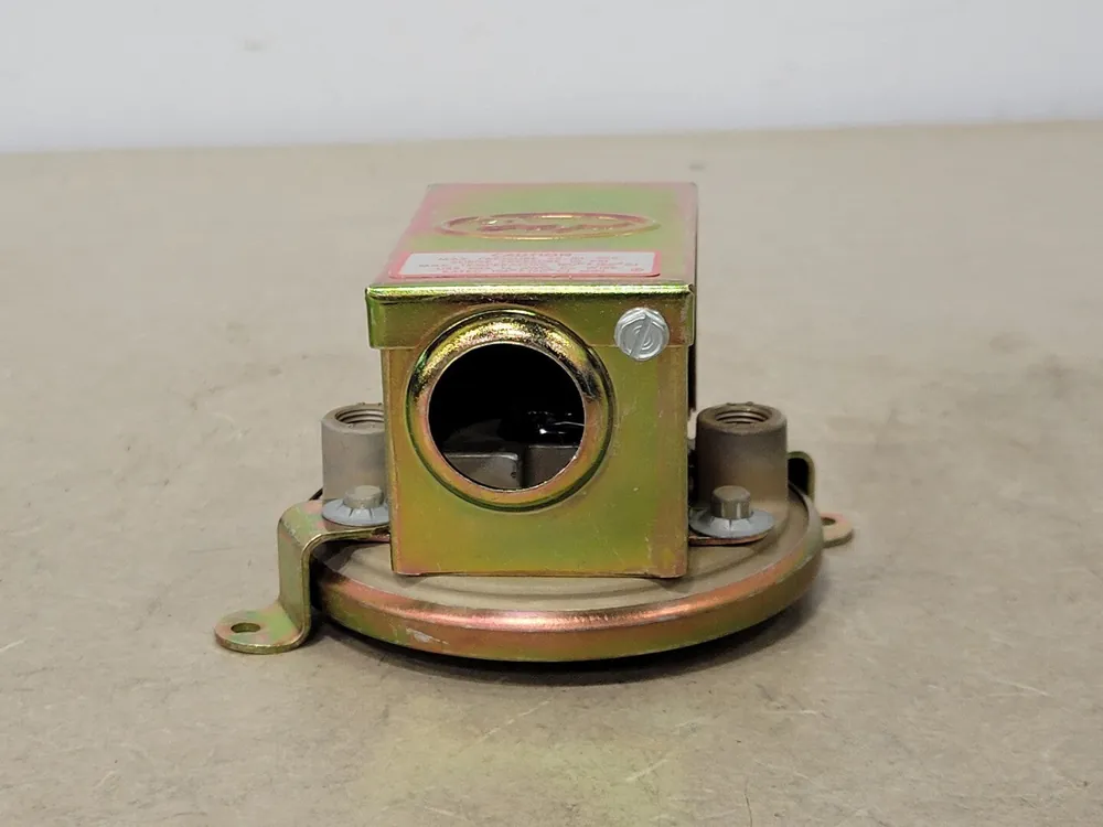 Differential Pressure Switch, Range 1.40-5.5 W.C, 1910-5