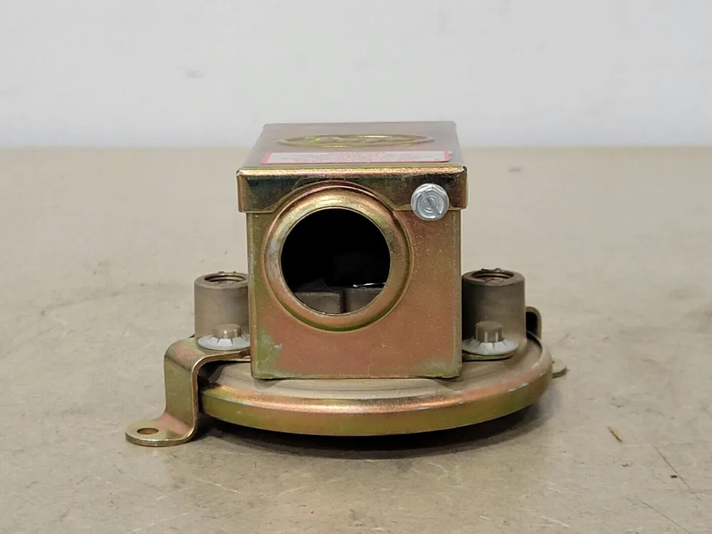Differential Pressure Switch, Range 0.40-1.6 W.C, 1910-1