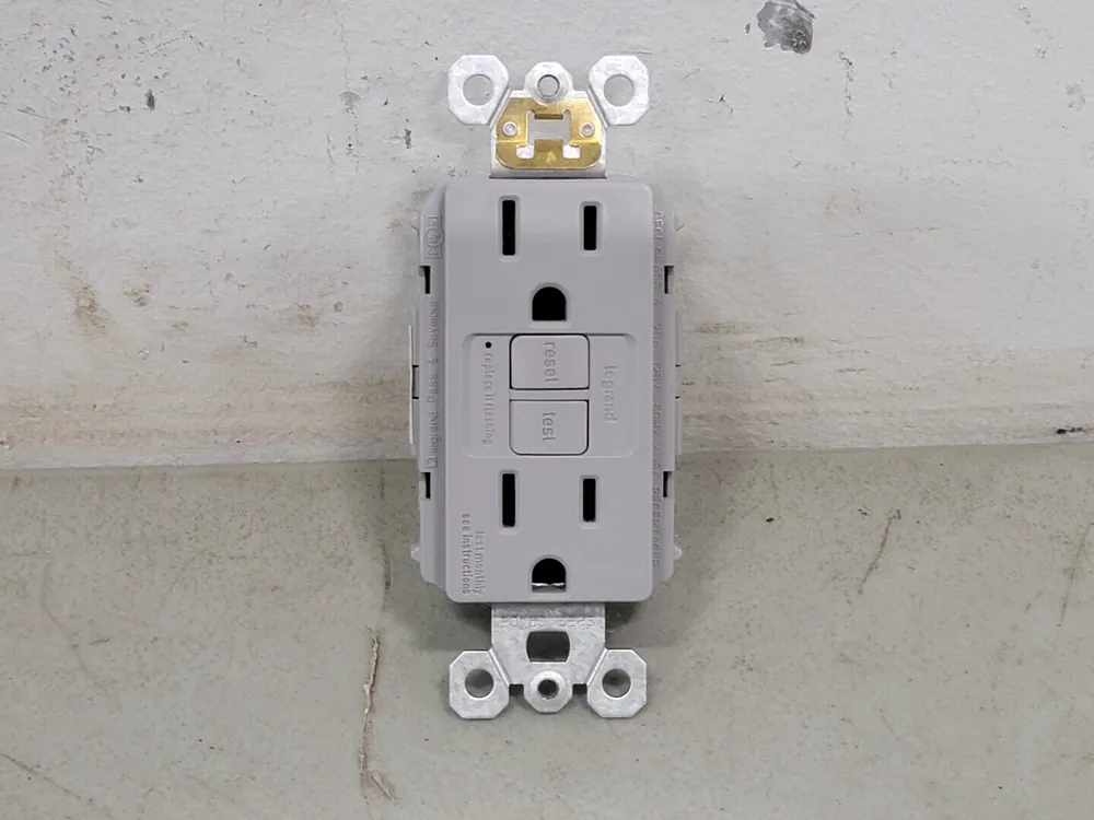 15A, 125V Self-Test GFCI Duplex Receptacle PT1597-GRY