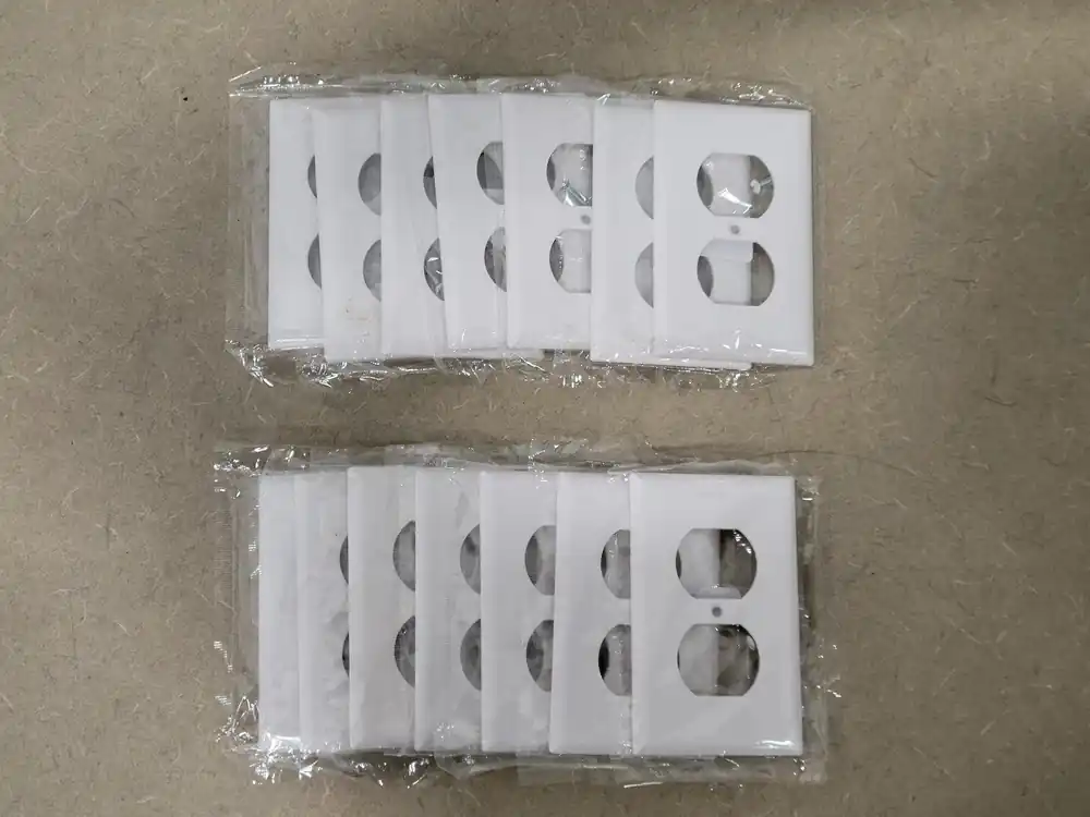 1-Gang Duplex Receptacle Wallplate 2132W (Box of 14)