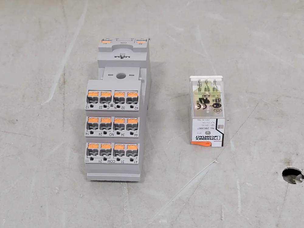 Relay Base RIF-2-BPT/4X21, Ord 2900934 (Box of 7)