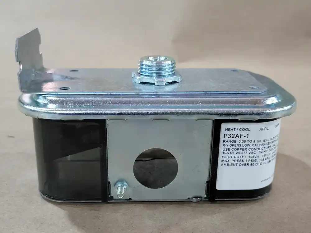 Sensitive Differential Pressure Switch P32AF-1C, 5 IN WC