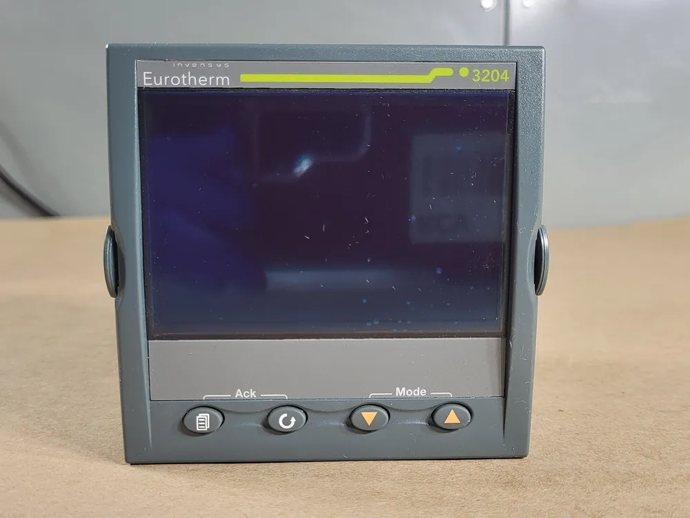 Eurotherm Temperature Controller 3204I/FM/VH/RXDX/R/XXX/G/ENG/ENG