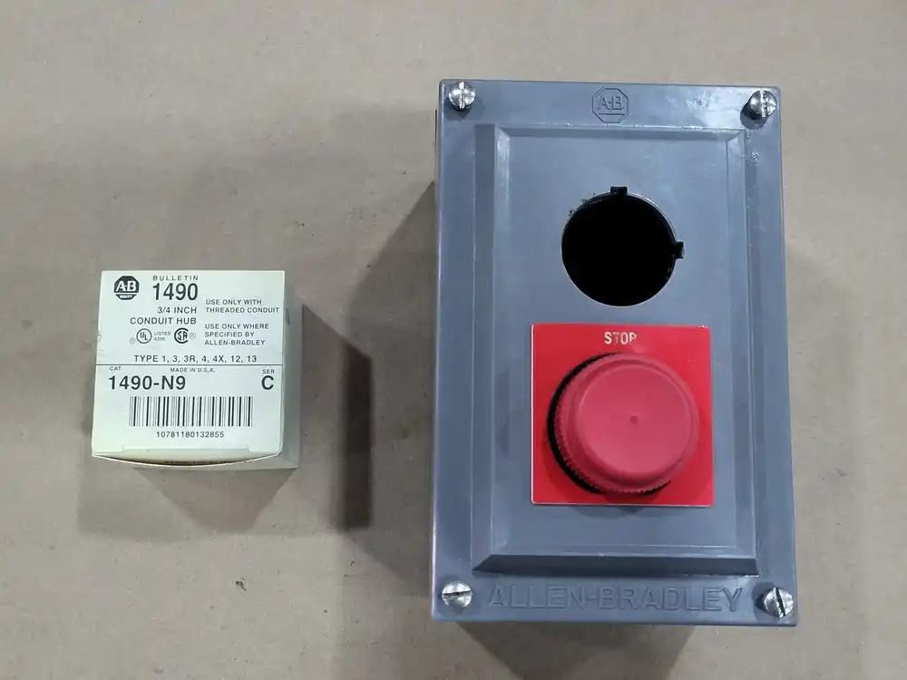 Push Button Station 800H-2HA4R w/ 3/4" Conduit Hub 1490-N9