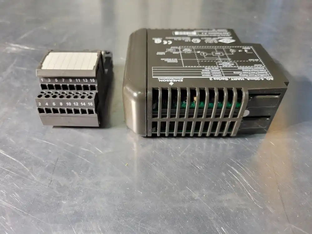 Analog Output Module KJ3221X1-BA1 w/ Terminal Block KJ4001X1-CA1