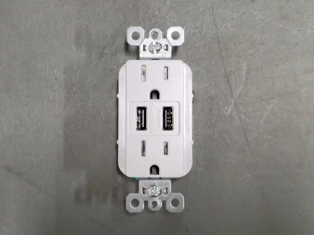 15 A, 125 V Resistant Decorator Duplex Outlet w/ USB Charger TR5262USB-W