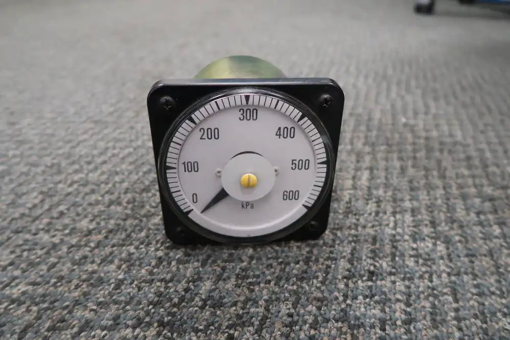 4.5", 0-600 kPa Switchboard Meter DB-40