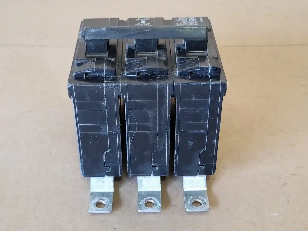 15 Amp, 3 Pole, 240 Volts Circuit Breaker B315
