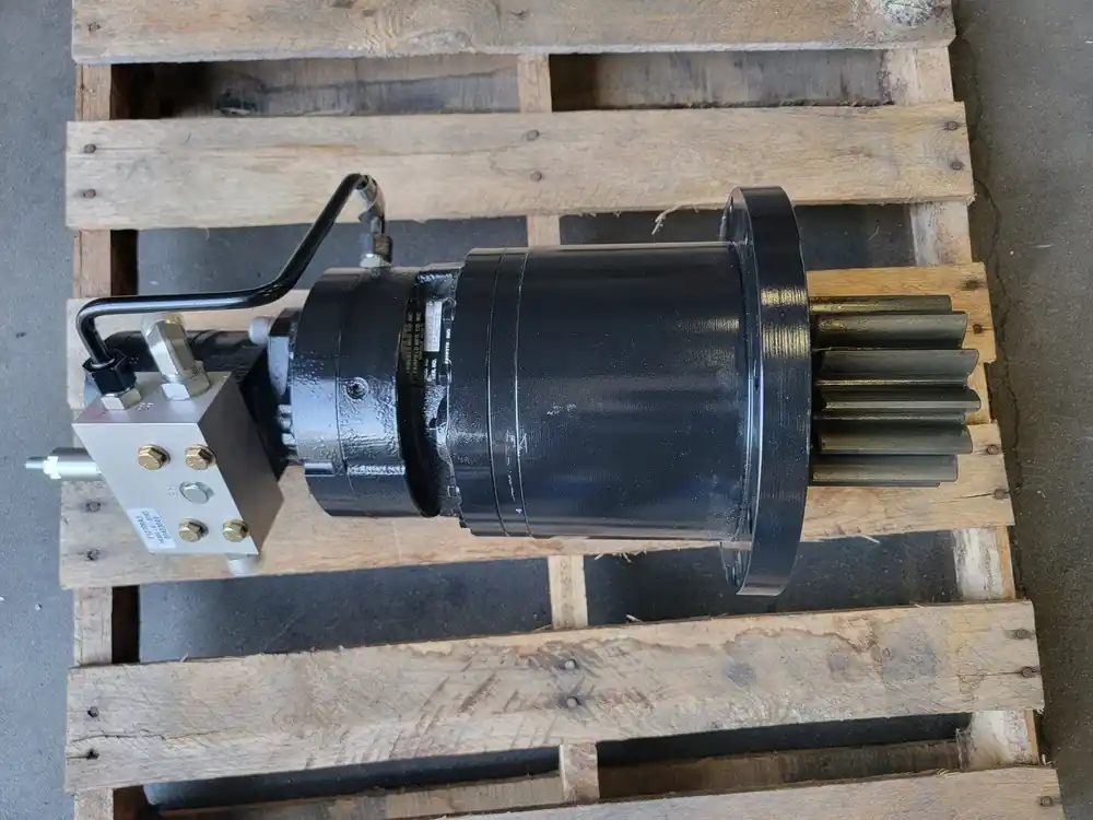 Tilt Transmission Swing Drive Motor Assembly 80423062
