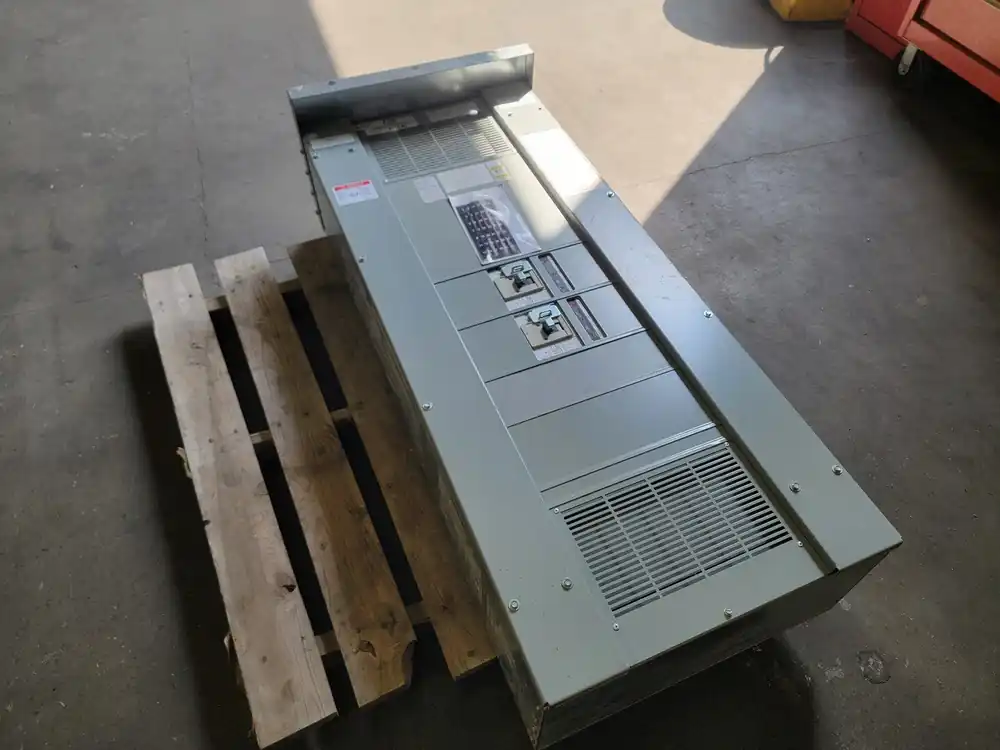 PRL 4 Panelboard 600A, 208Y/120V, 42-Circuit Power Distribution
