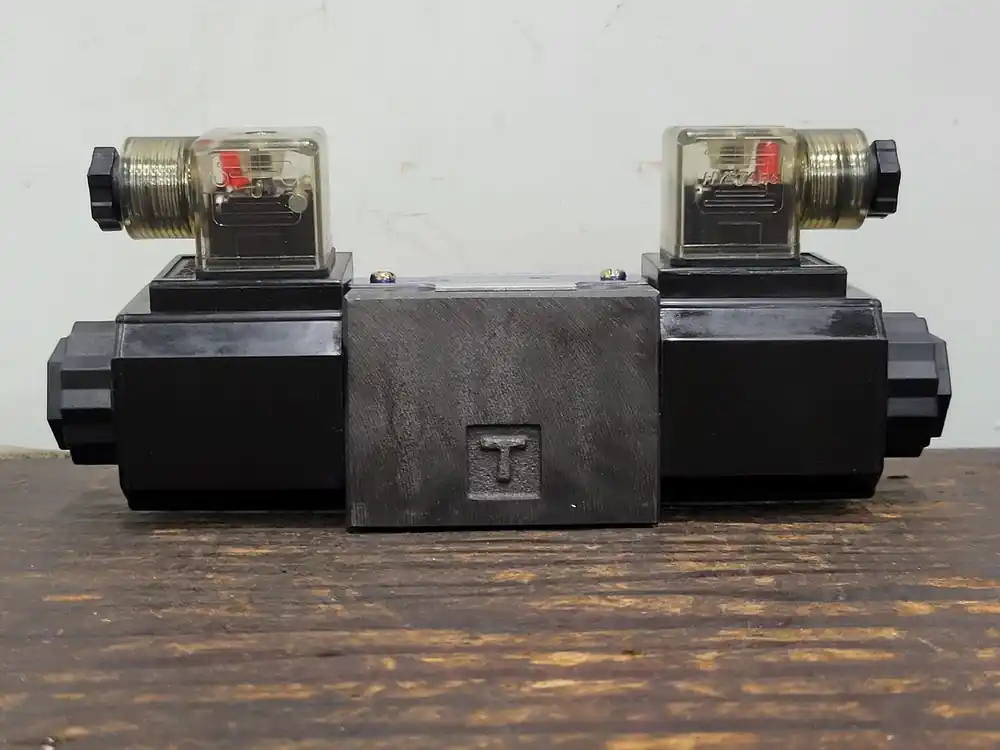 Solenoid Operated Directional Valve DSG-3C3-N-01-A110-3090