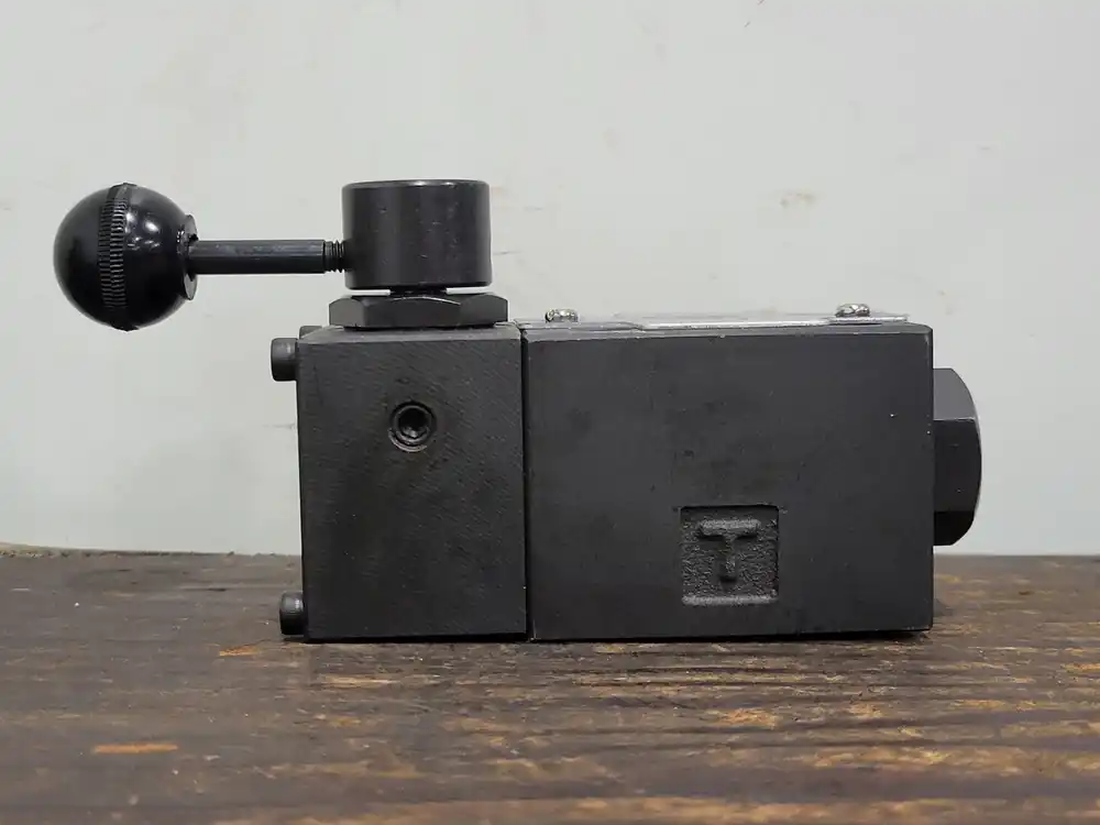 Manually Operated Directional Valve DMG-01-3C4-3090