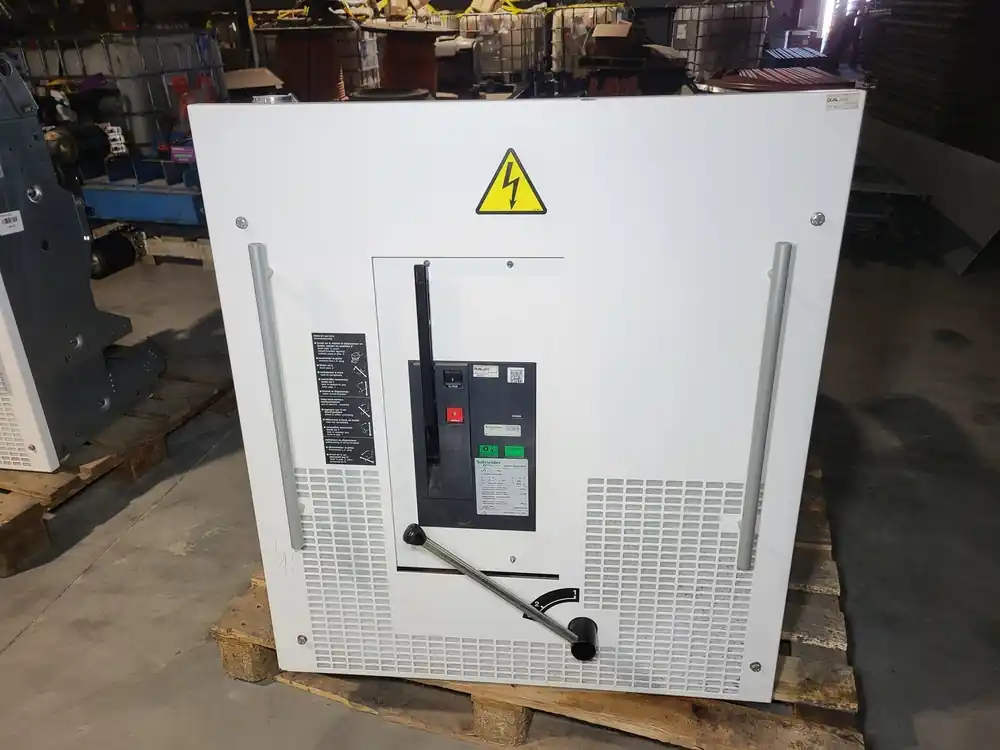 LF3 Circuit Breaker 3000A, 12kV, 75 kV, 40 kA