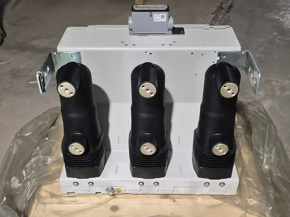 VD4 17.12.32 Vacuum Circuit Breaker 1250A, 17.5kV, 95kV, 31.5kA
