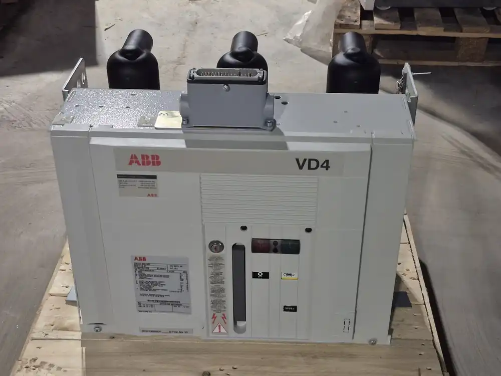 VD4 17.12.32 Vacuum Circuit Breaker 1250A, 17.5kV, 95kV, 31.5kA