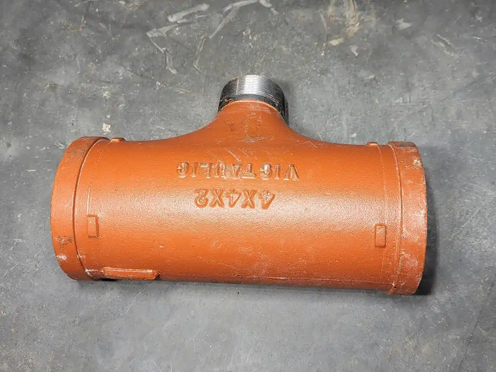 Grooved End Reducing Tee Male NPT 4"x4"x2", No. 29