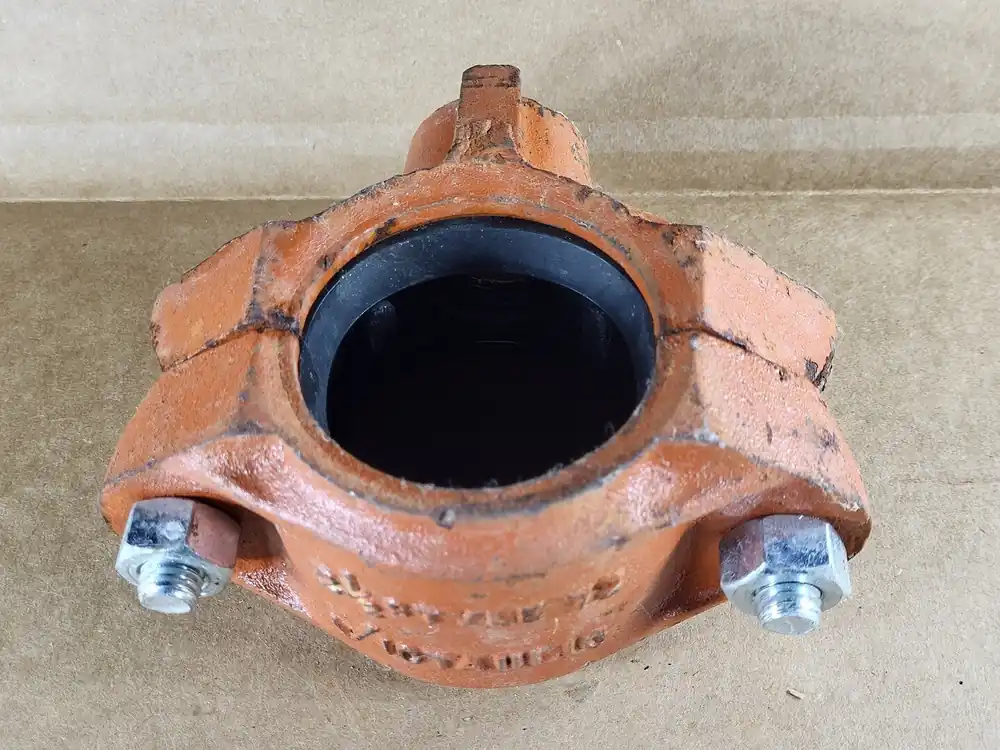 2-1/2" Outlet Coupling Style 72