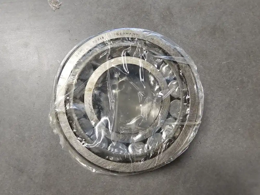 Single Row Tapered Roller Bearing 90mm ID x 190mm OD x 46.5mm W, 30318