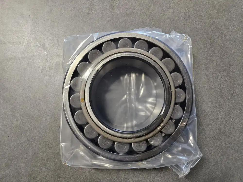 Spherical Roller Bearing w/ Relubrication 120mm ID x 215mm OD x 58mm W, 22224 E