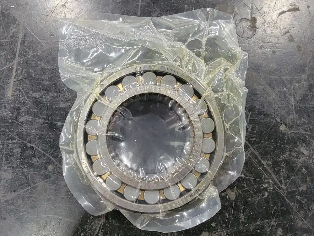 Spherical Roller Bearing 22213 CAK/C3W33