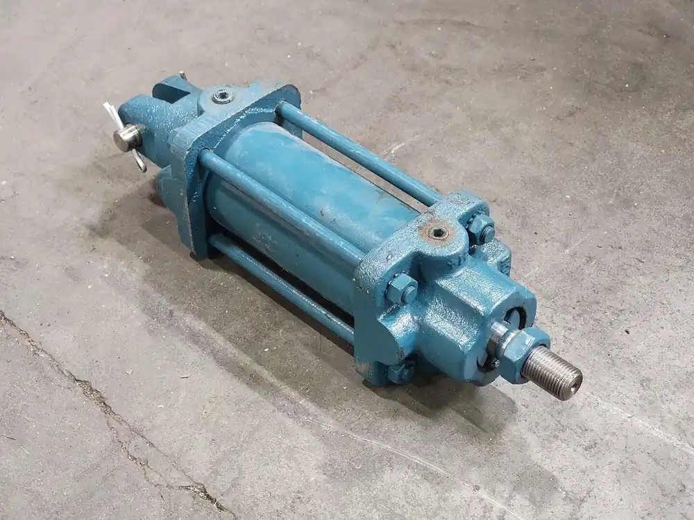 Nopak Pneumatic Air Cylinder 2" Bore x 3" Stroke CL2-.625-2"X3"-ESS